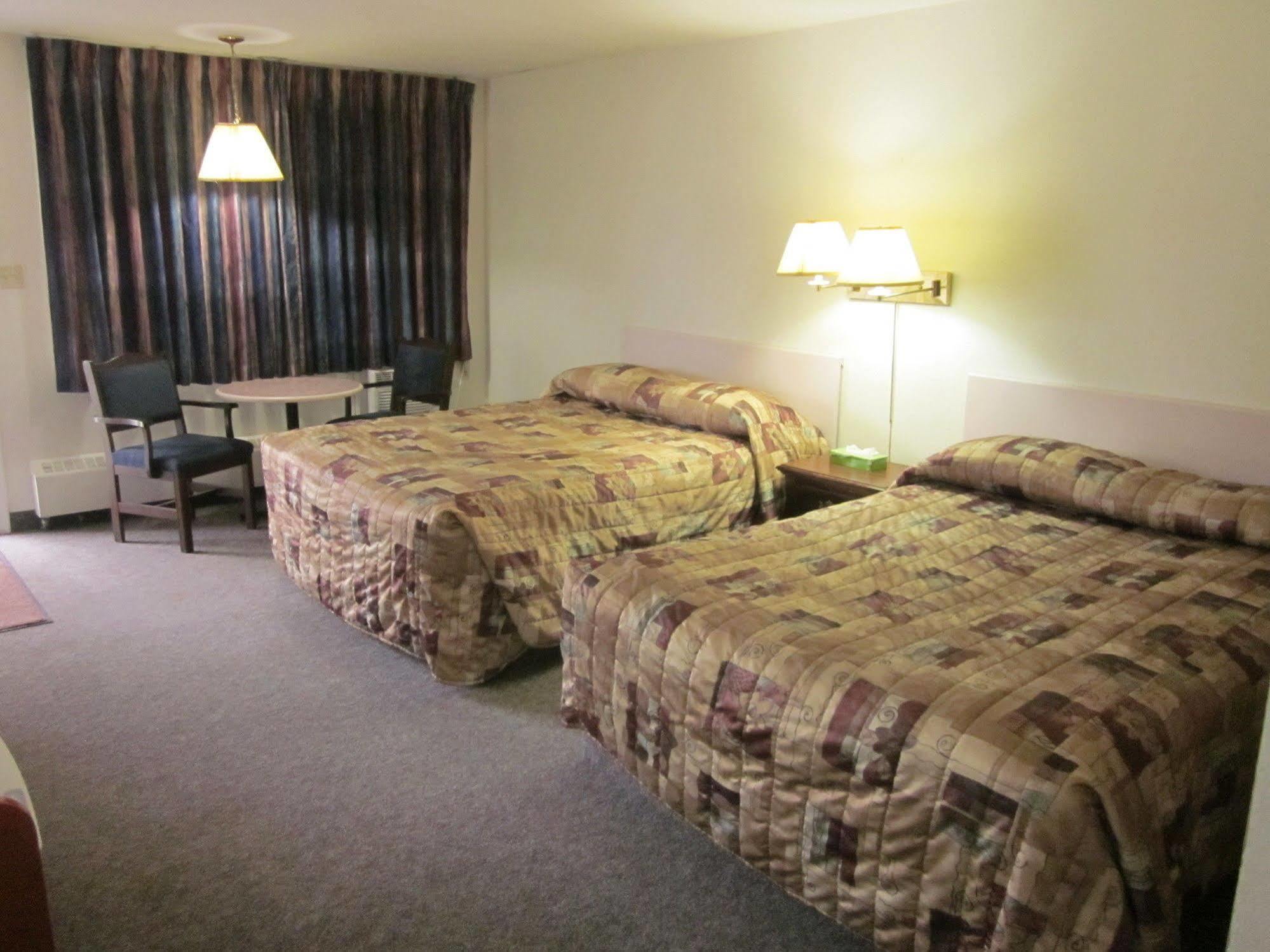 Chinook Motel Летбрідж Екстер'єр фото